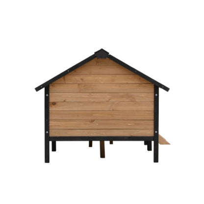 Caseta de madera grande para perro estilo cabaña de exterior con porche